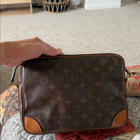 Louis Vuitton Monogram Brown and Tan Messenger Bag - Picture 3 of 9